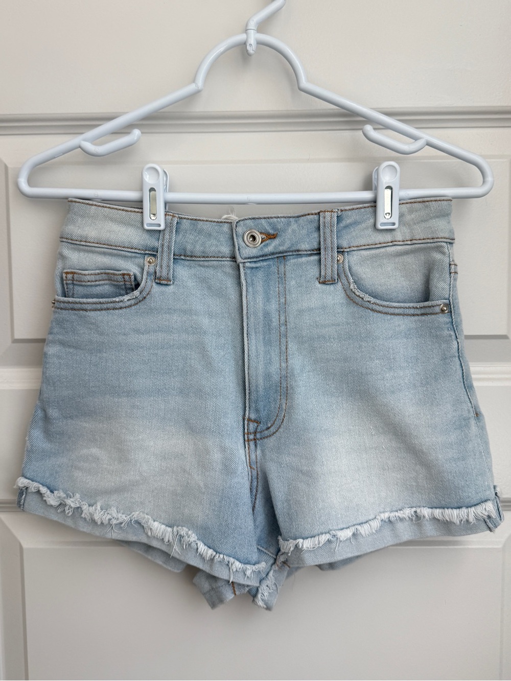 Altar’d State The Deb High Rise Denim Shorts Light Wash Distressed Size 27